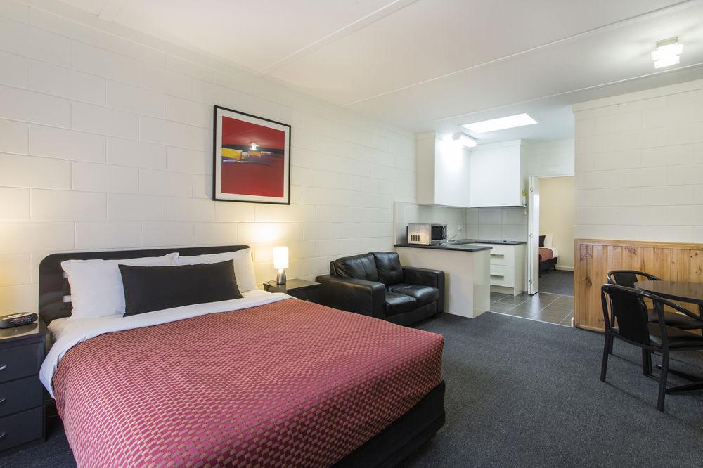 Lakeside Motel 4*