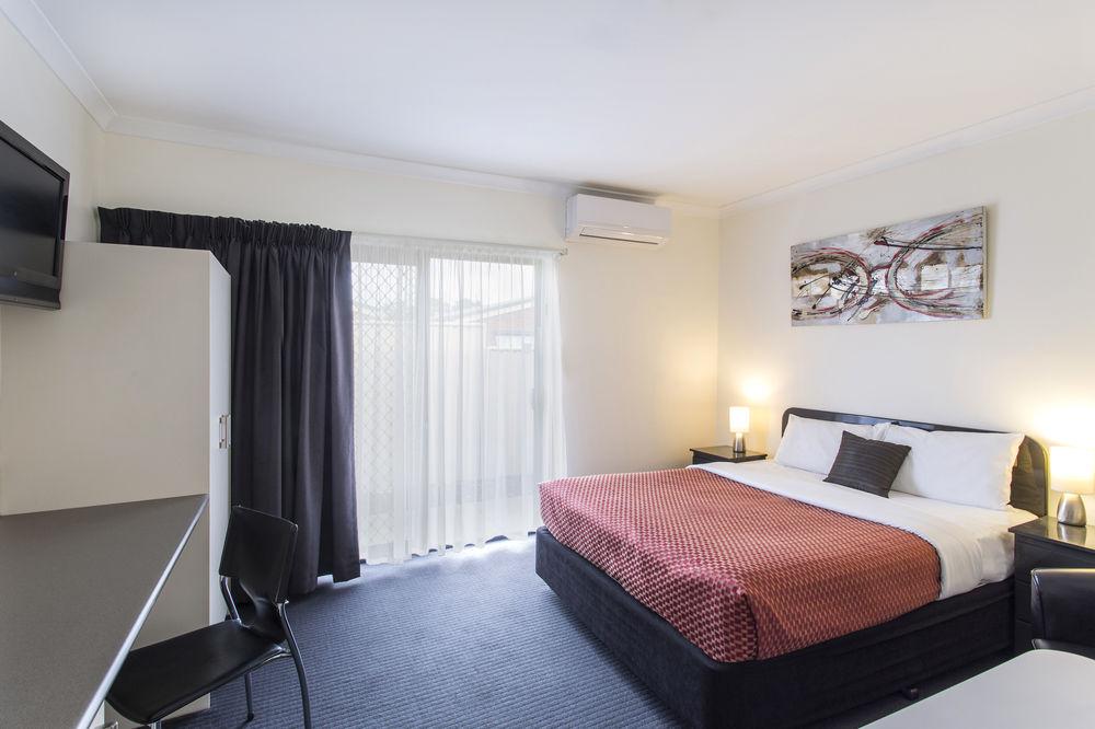 Lakeside 4* Hamilton