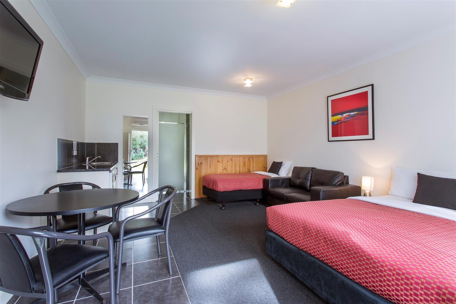 Lakeside Motel 4*
